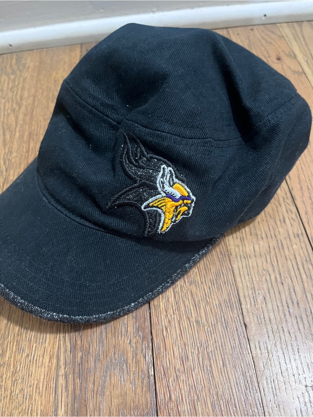 Black Embroidered Minnesota Vikings Football NFL Logo Cap